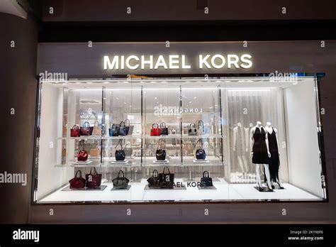 michael kors established 1981|where was michael kors born.